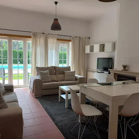 Del Rei Pool Apartment